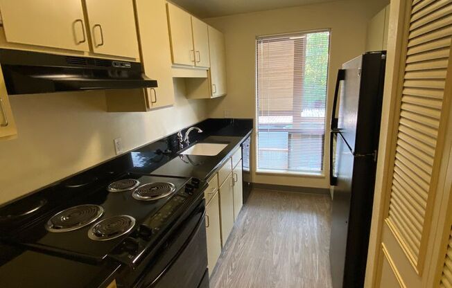 1 bed, 1 bath, 700 sqft, $1,548, Unit 0095