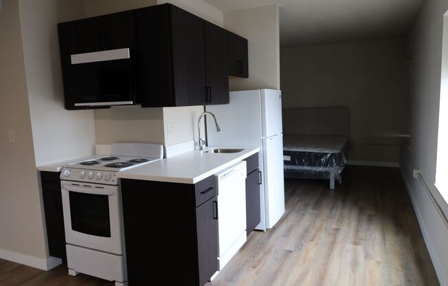 2 beds, 1 bath, $1,899