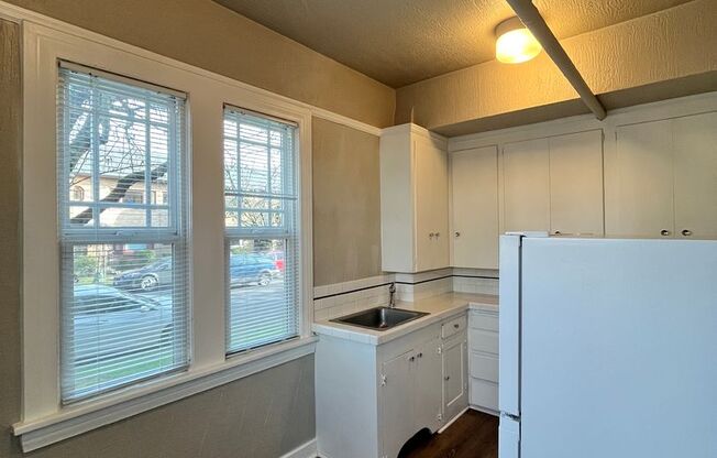 2 beds, 1 bath, $1,645, Unit 001