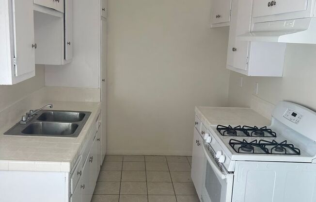04 - 4623 Canoga Street