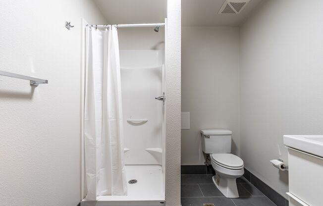 Charming Renovated Studio in Historic Columbia City (Shared Bathroom)