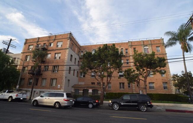 Gramercy Apartments...Newly Renovated Apartment...CALL NOW!