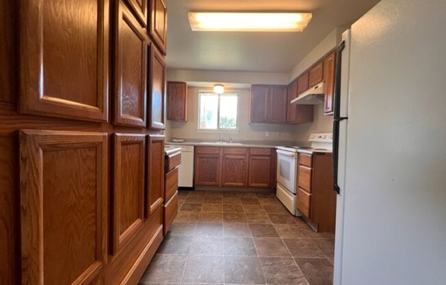 Affordable & Centrally Located Meridian Gem w/ Great Kitchen!