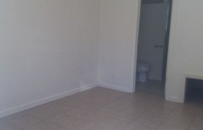 Studio, 1 bath, 400 sqft, $1,425, Unit 30