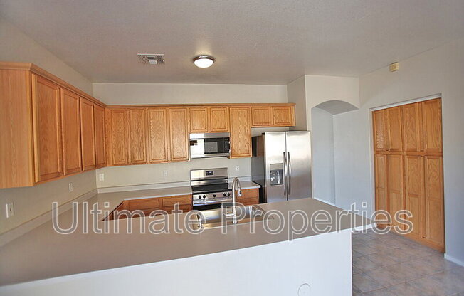 11808 W CAMBRIDGE AVE