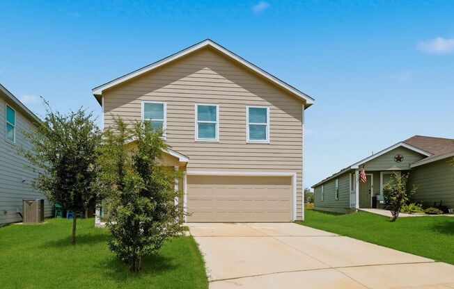 Beautiful 4-Bedroom Home with Golf & Clubhouse Access