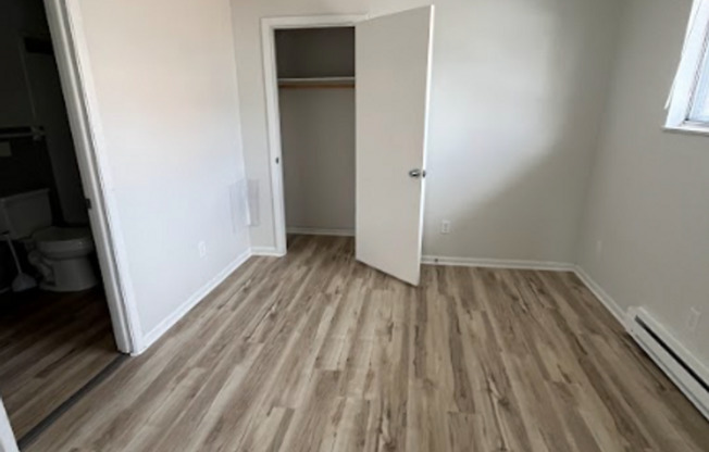 1 bed, 1 bath, 600 sqft, $800, Unit Apt 4