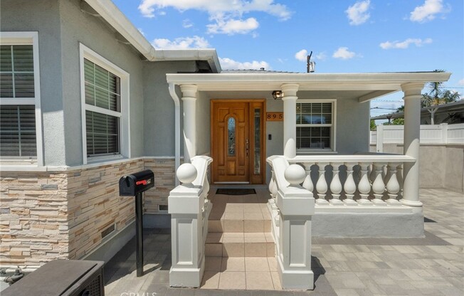 8957 EAMES AVE