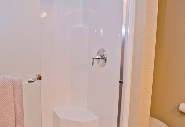 Oval Tub With Combo Shower at The Manor Homes of Eagle Glen, Raymore, 64083