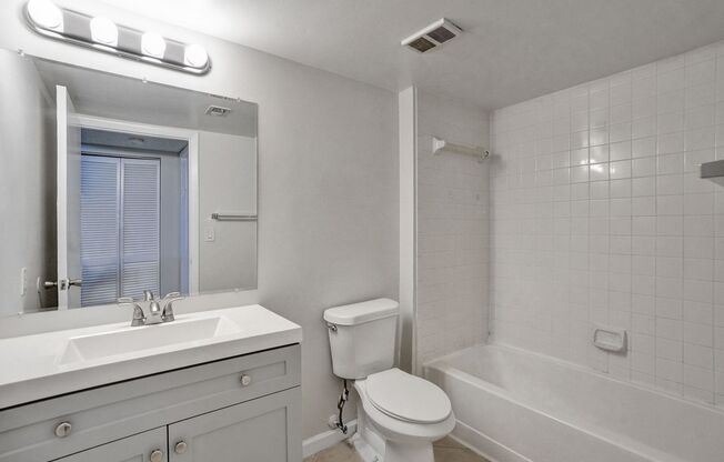 2 beds, 2 baths, $2,000, Unit APARTMENT 407