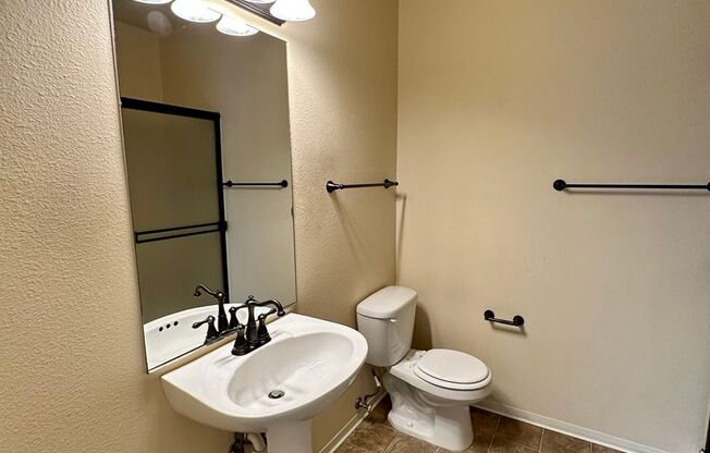 3 beds, 2 baths, $1,795, Unit 104