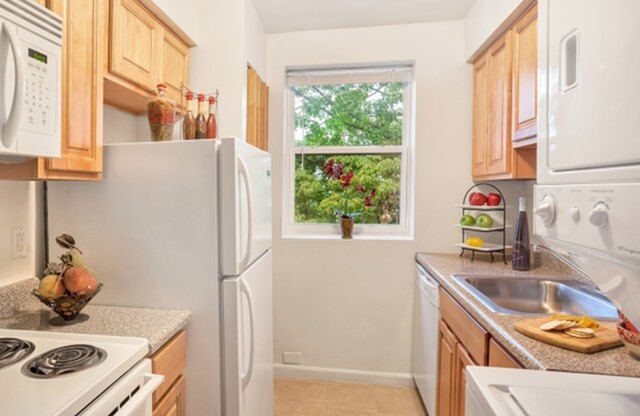 Modern Kitchen | Apartments In Allentown PA | Lehigh Square