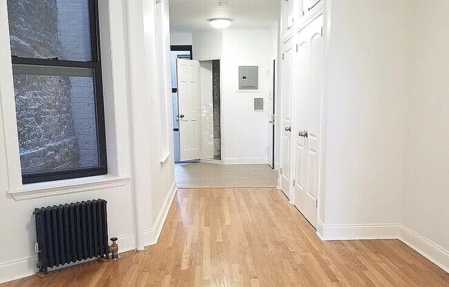 100 E 7 ST
