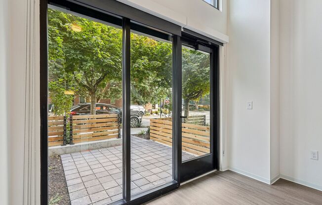 1 bed, 1.5 baths, 610 sqft, $2,450, Unit 105