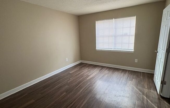 2 beds, 1.5 baths, 807 sqft, $985, Unit 3005-05
