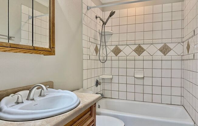 2 beds, 2 baths, $2,850, Unit #2207