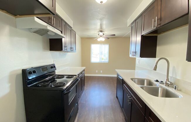 2 beds, 1 bath, 944 sqft, $2,350, Unit #11