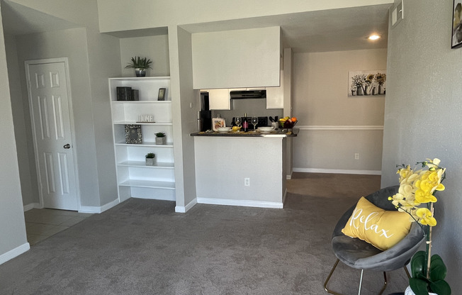 2 beds, 1 bath, 784 sqft, $1,099