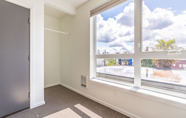 Studio, 1 bath, 175 sqft, $799, Unit 5G