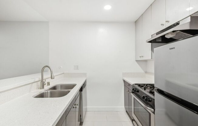 Studio, 1 bath, 595 sqft, $1,648, Unit 211