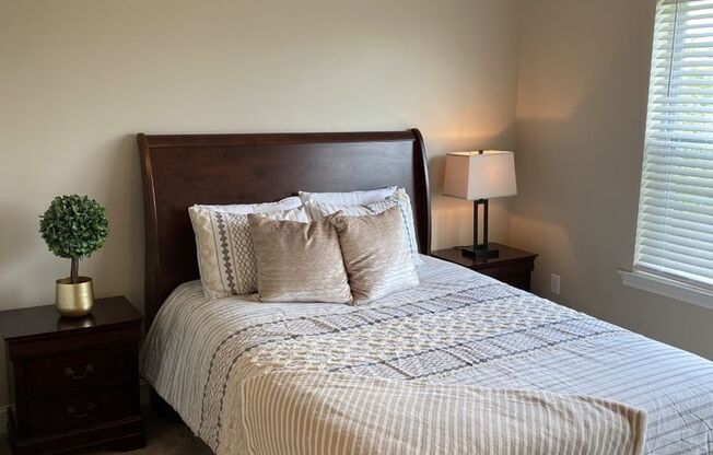 3 beds, 2 baths, 1,500 sqft, $3,475, Unit 450SMA1