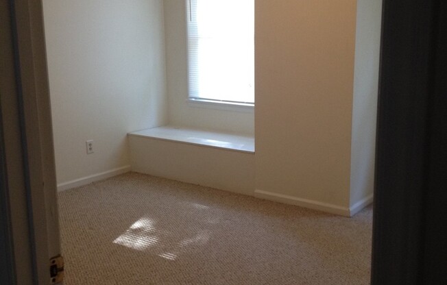 2061 Trexler Ct ~ Falcon Ridge Townhomes ~ 2 Bedroom / 2.5 Bathrooms ~ Hardwood Floors downstairs