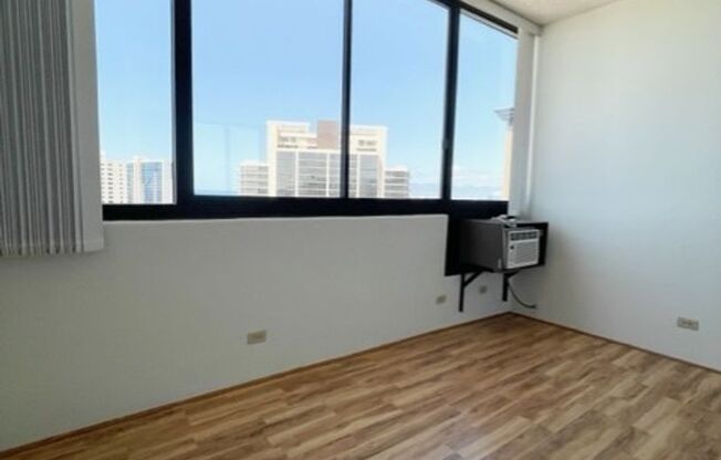 2 beds, 2 baths, $3,000, Unit Royal Capitol Plaza