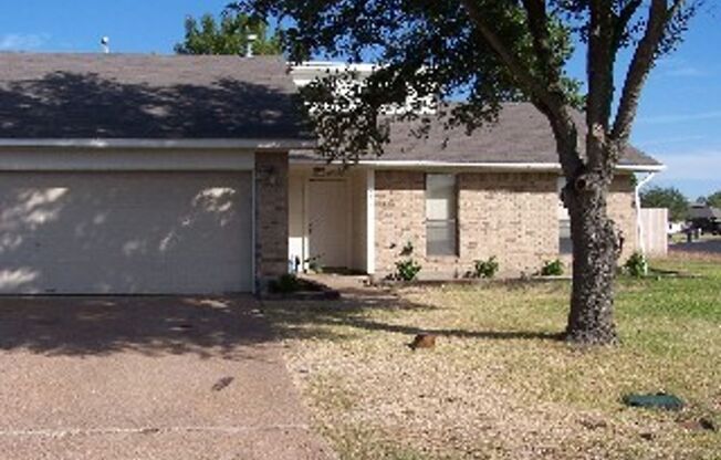 Beautiful 3/2 house centrally located home by Wolf Pen Creek!