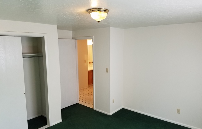 2 beds, 1 bath, 846 sqft, $1,100, Unit #8