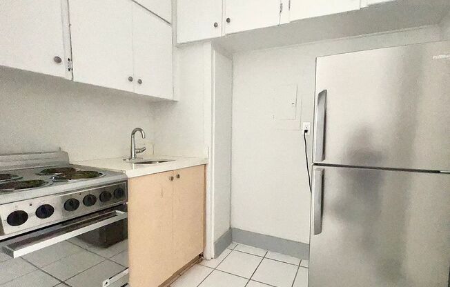 411 NW 37 St