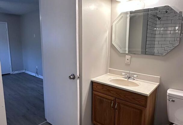 2 beds, 1 bath, $1,000, Unit D