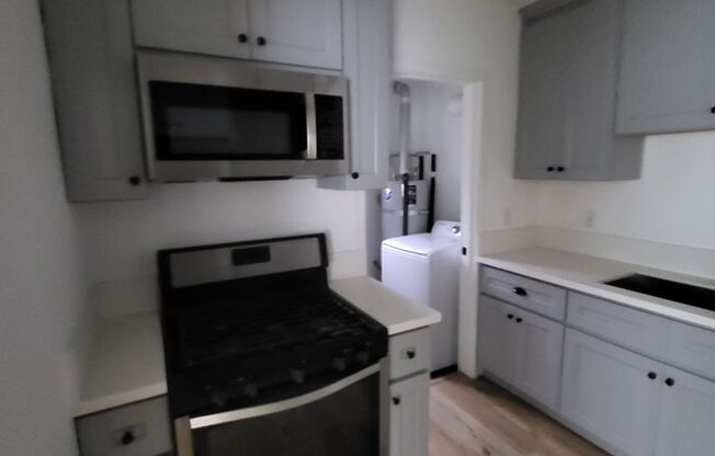 2 beds, 1 bath, $3,095