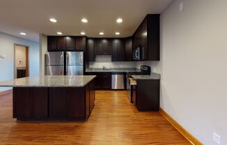 5 beds, 3.5 baths, $3,795, Unit 1204 Como Ave SE