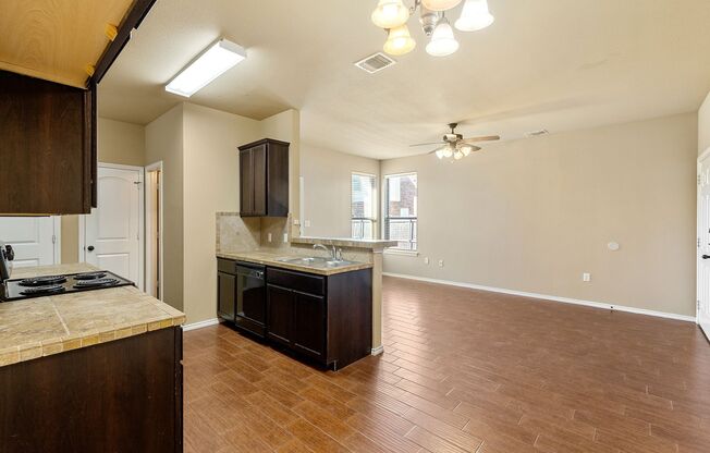 Beautiful 3 Bedroom, 2.5 Bath Duplex located in New Braunfels!