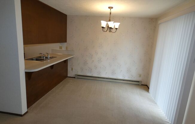 2 beds, 1 bath, $1,450, Unit Unit 05