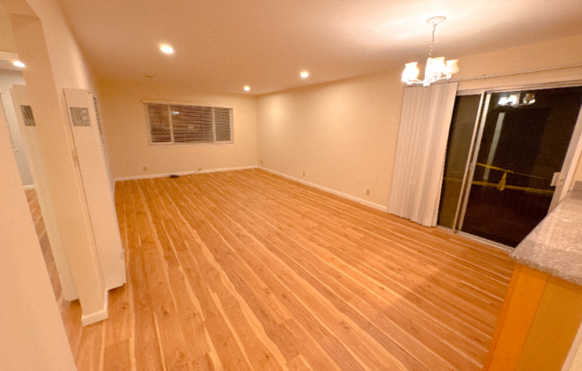 552 EVERETT AVE
