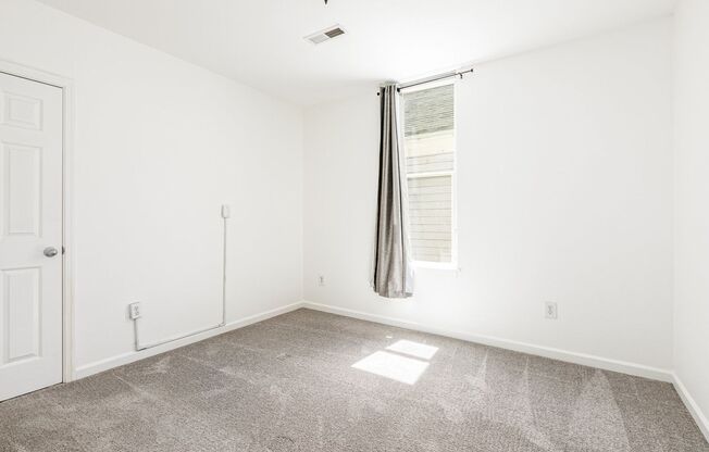 2 beds, 1 bath, $2,900