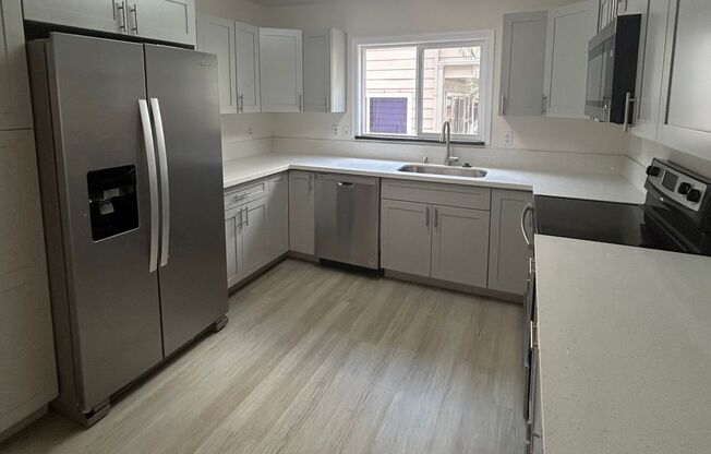 Beautiful & Spacious 5-Bedroom, 4-Bath Single-Family Home in Waikele