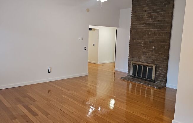 Federal Way Rambler home - 4 bedrooms, 2 baths, 2 car garage with wood floors throughout!  Available NOW!