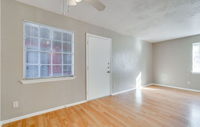 2 beds, 1 bath, 750 sqft, $1,100, Unit K706 - 307 - 107