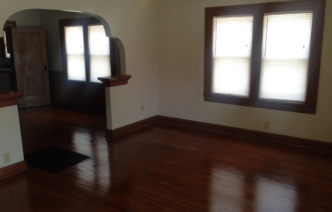 3 beds, 1 bath, $1,000