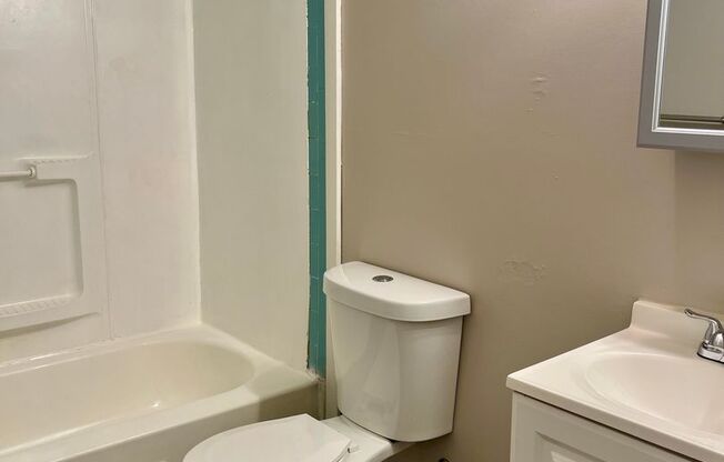 2 beds, 1 bath, 550 sqft, $1,245, Unit 22