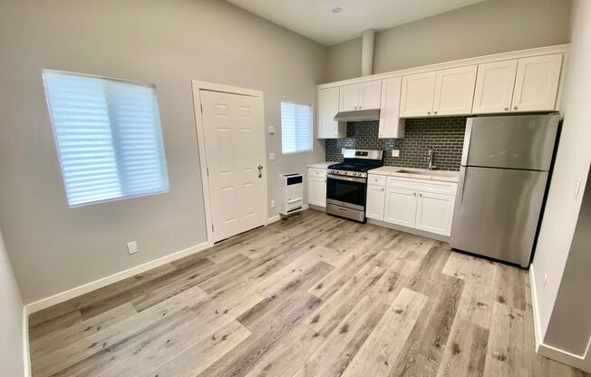 Sweet Spot Alert! Cozy 1 Bed in the Heart of LA