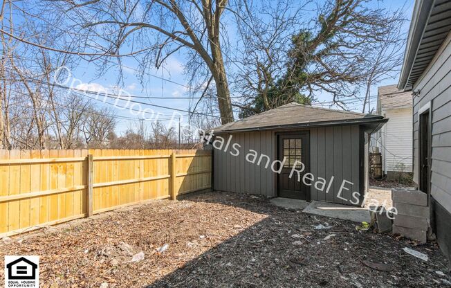 2144 Edgehill Ave