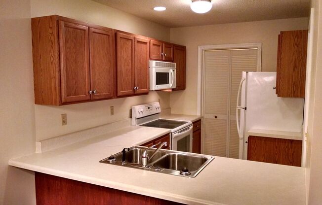 2 beds, 2 baths, 1,024 sqft, $1,425