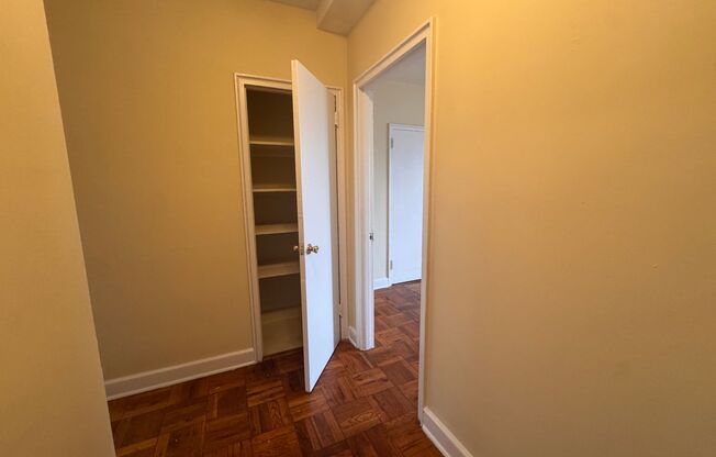 2 beds, 1 bath, $1,050, Unit A61