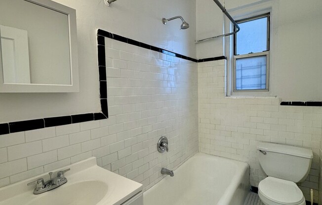 156 8 RIVERSIDE DR W