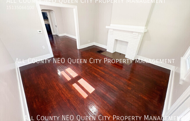 223 W PARKWOOD DR