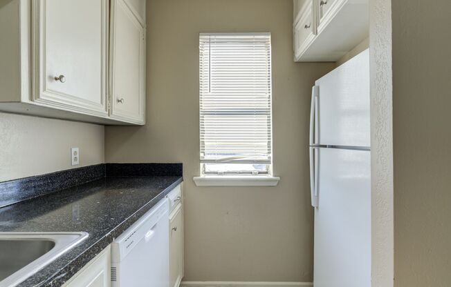 1 bed, 1 bath, 700 sqft, $675