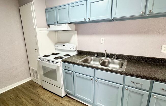1 Bed / 1 Bath Close to the Plaza